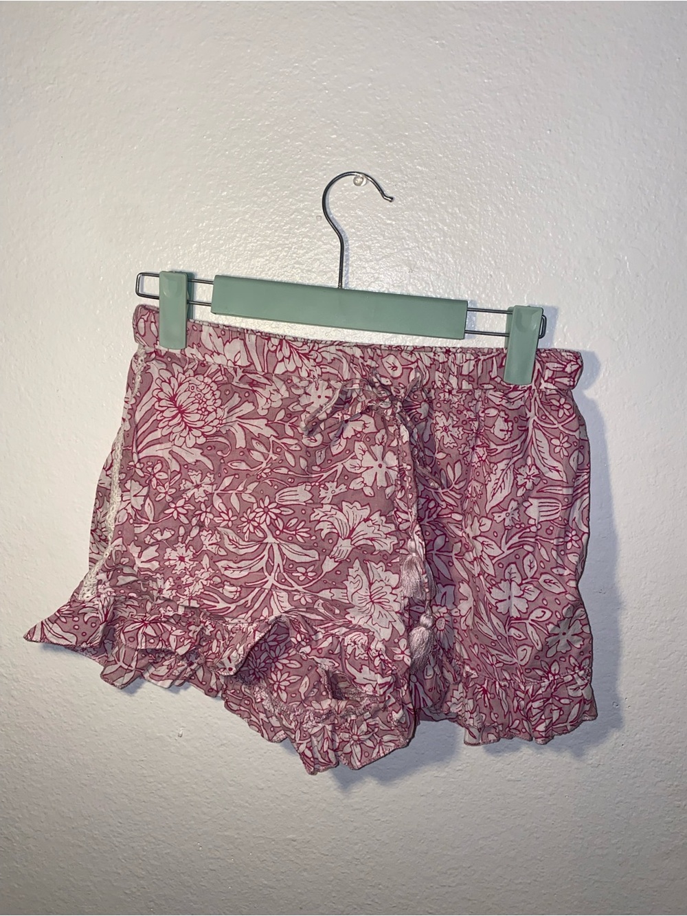Rachel ashwell women’s size small pink and white floral shorts